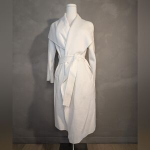 🎀 Winter Coat 🎀 white wrapped coat with belt